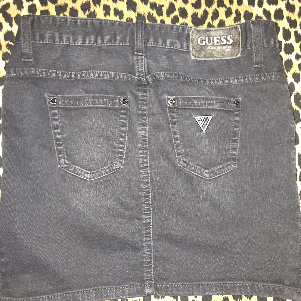 Guess Black Skirt with Zipper That Work On Side U Can Wear Up Or Down - Picture 4 of 4